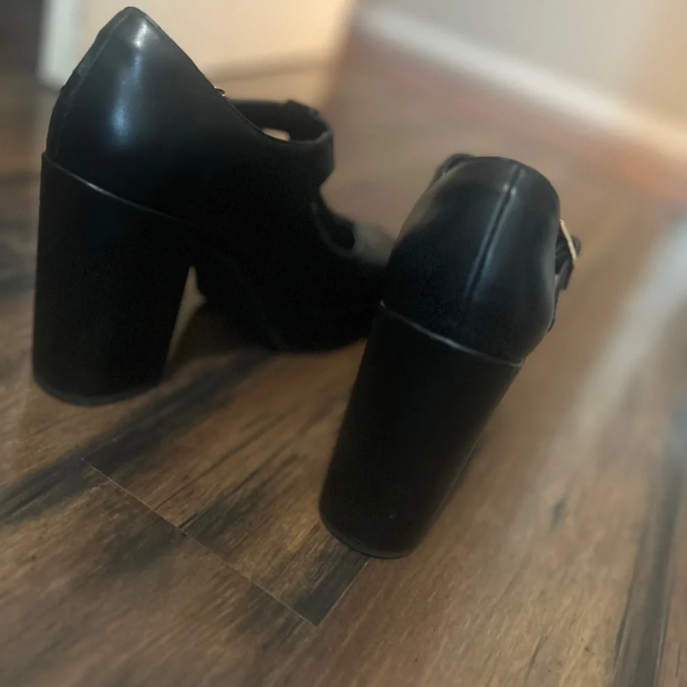 T-Strap Round Toe Platform Heels Chunky Heel - Picture 3 of 6